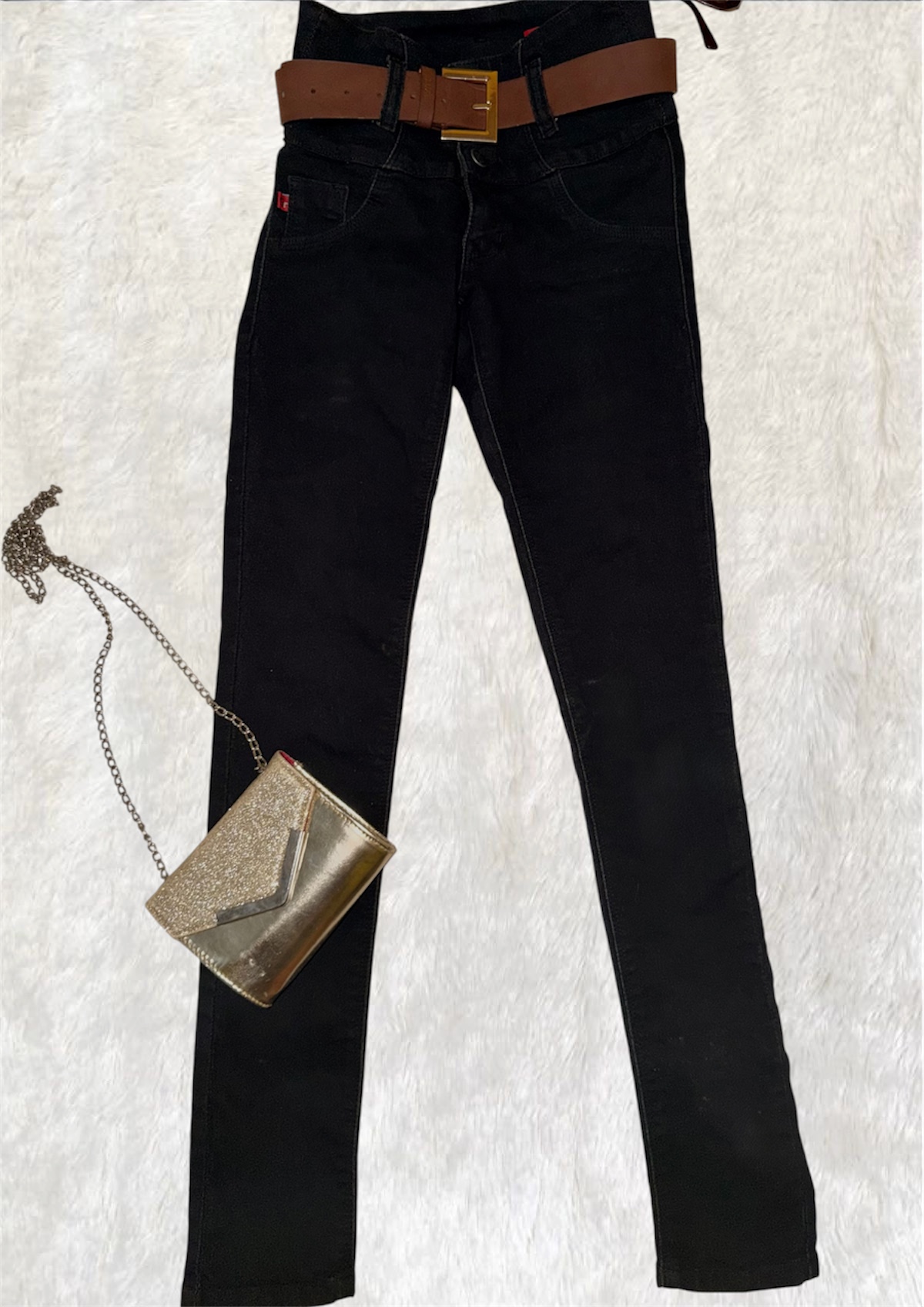PANTALÓN NEGRO DE CORTE RECTO