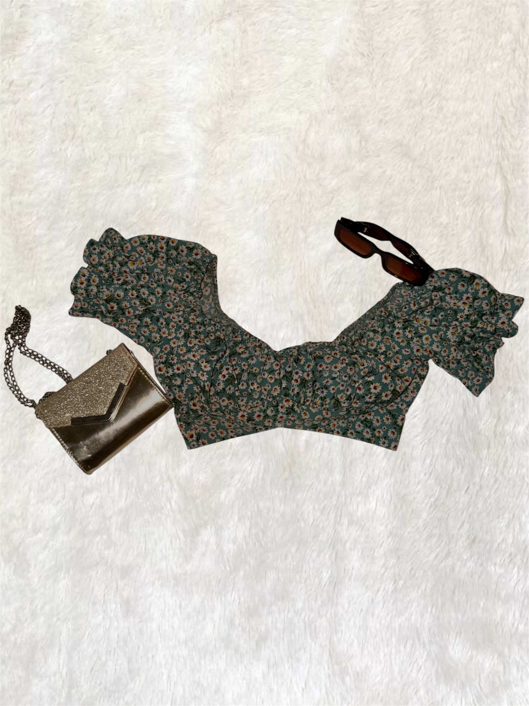 TOP CORTO CON ESTAMPADO DE MARGARITAS 🌼