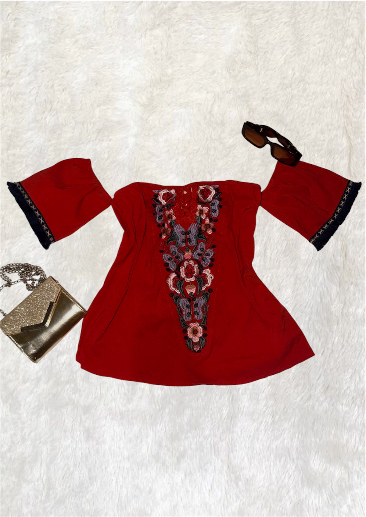 BLUSA ROJA CON BORDADOS DE FLORES Y MARIPOSAS