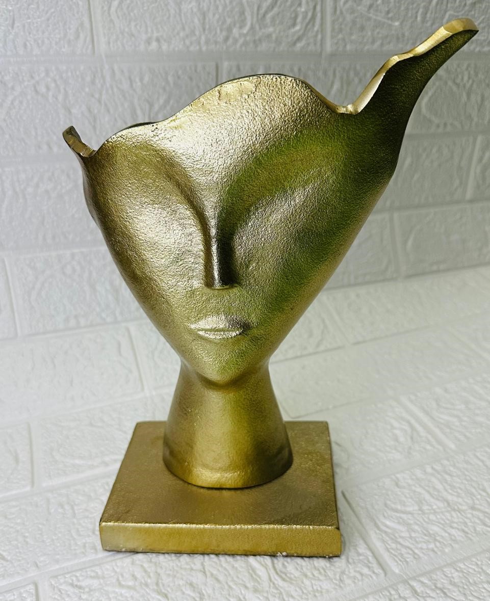 ADORNO
